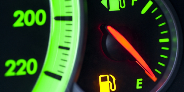¿Qué deben hacer los conductores si se quedan sin gasolina en la carretera?